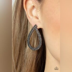 Elegant Black Teardrop Earrings